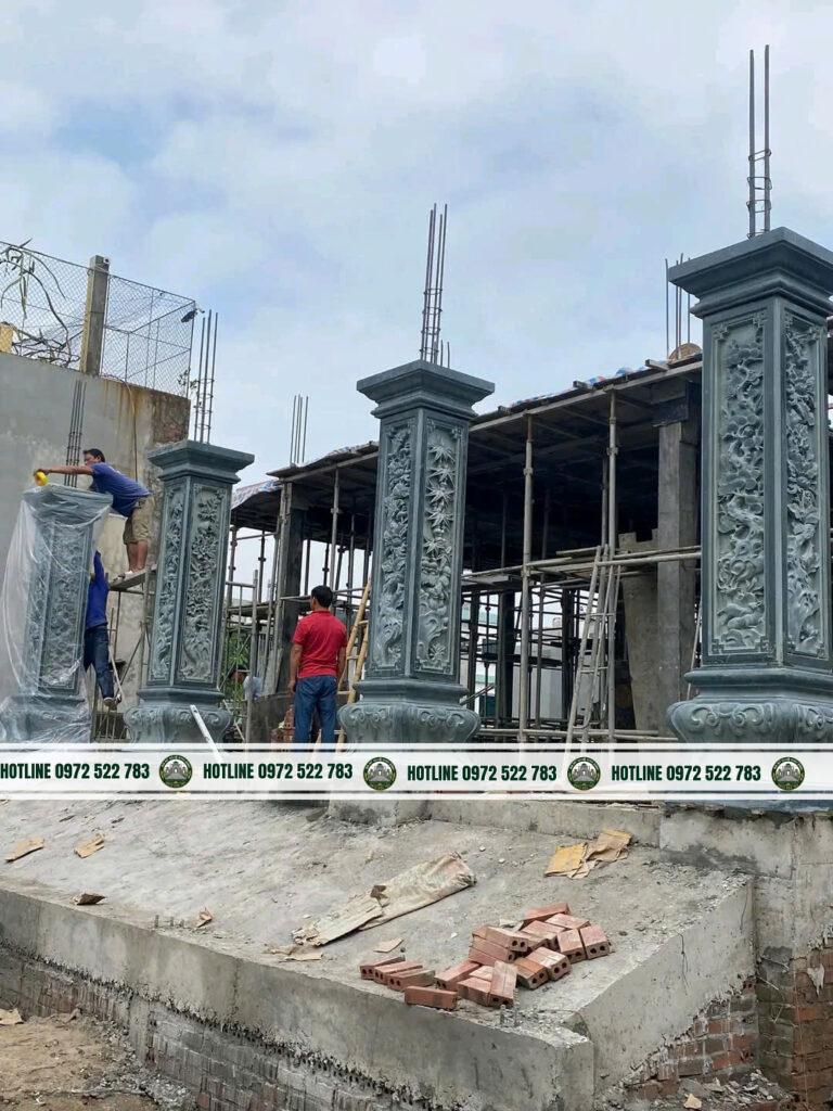 Cột trụ đồng đá chạm khắc tinh xảo, chuẩn phong thủy tại làng nghề Ninh Vân 20+ năm kinh nghiệm. Tư vấn thiết kế miễn phí – gọi 0972 522 783.