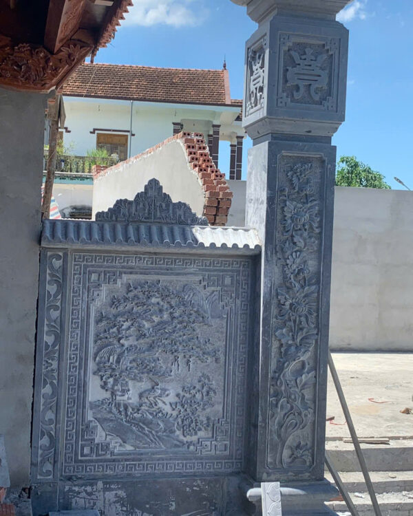 Cột trụ đồng đá chạm khắc tinh xảo, chuẩn phong thủy tại làng nghề Ninh Vân 20+ năm kinh nghiệm. Tư vấn thiết kế miễn phí – gọi 0972 522 783.