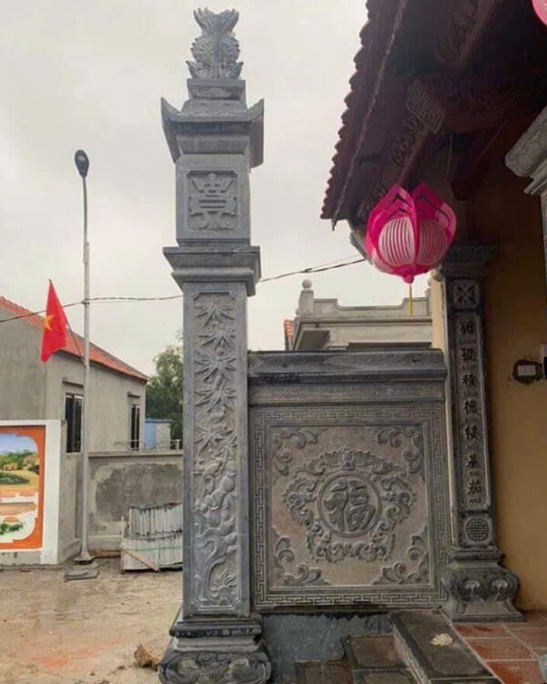 Cột trụ đồng đá chạm khắc tinh xảo, chuẩn phong thủy tại làng nghề Ninh Vân 20+ năm kinh nghiệm. Tư vấn thiết kế miễn phí – gọi 0972 522 783.