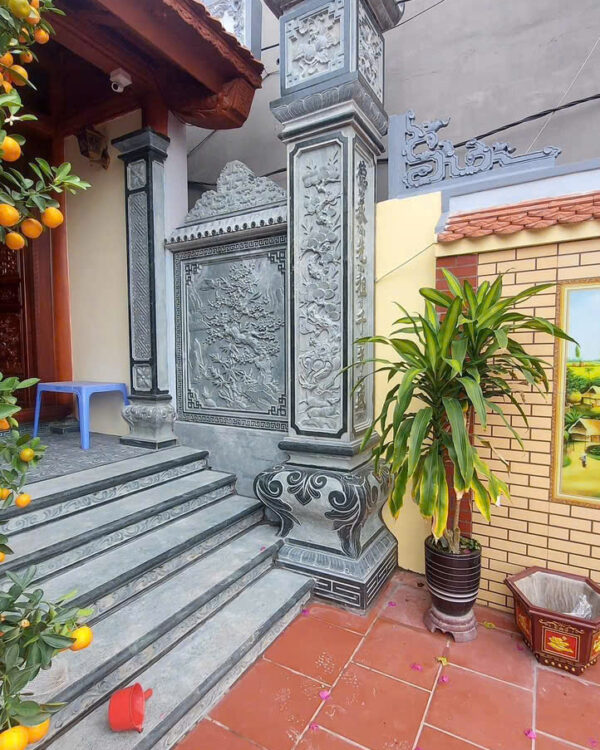 Cột trụ đồng đá chạm khắc tinh xảo, chuẩn phong thủy tại làng nghề Ninh Vân 20+ năm kinh nghiệm. Tư vấn thiết kế miễn phí – gọi 0972 522 783.