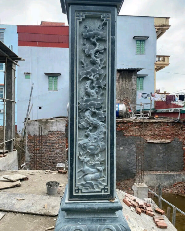 Cột trụ đồng đá chạm khắc tinh xảo, chuẩn phong thủy tại làng nghề Ninh Vân 20+ năm kinh nghiệm. Tư vấn thiết kế miễn phí – gọi 0972 522 783.