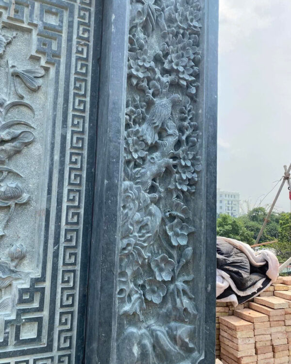 Cột trụ đồng đá chạm khắc tinh xảo, chuẩn phong thủy tại làng nghề Ninh Vân 20+ năm kinh nghiệm. Tư vấn thiết kế miễn phí – gọi 0972 522 783.