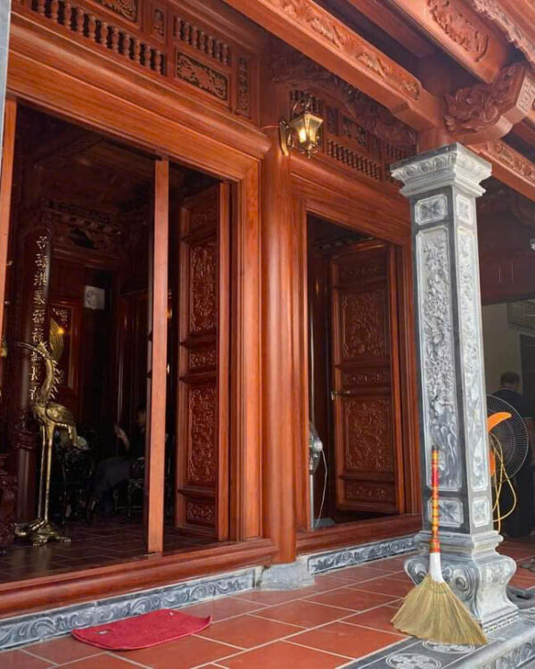 Cột Đá Hiên – Trụ Đỡ Vững Chãi Cho Hiên Nhà Thờ Họ, Từ Đường